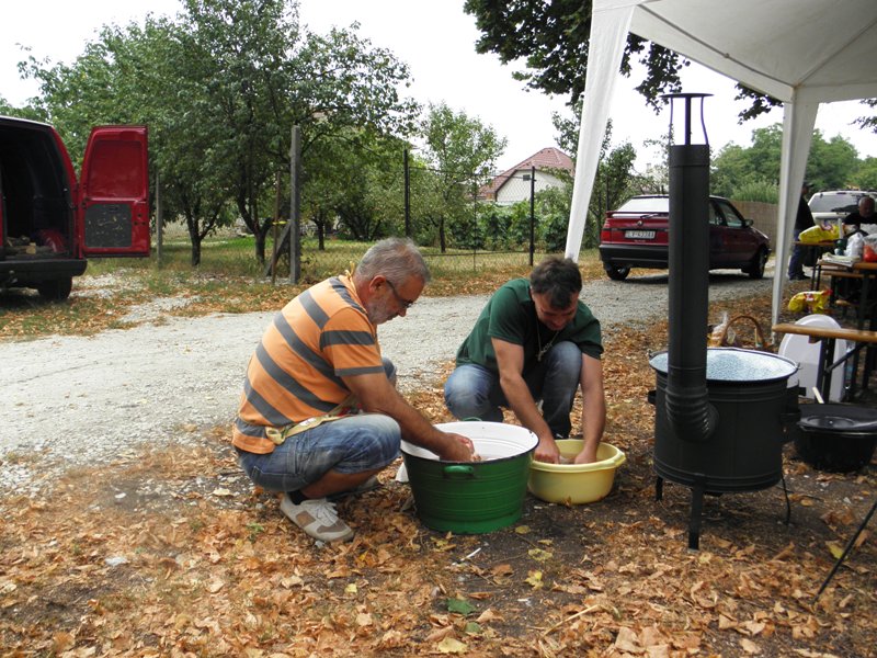 Fotogaléria Súťaž vo varení gulášu 2012 (20) Súťaž vo varení gulášu 2012