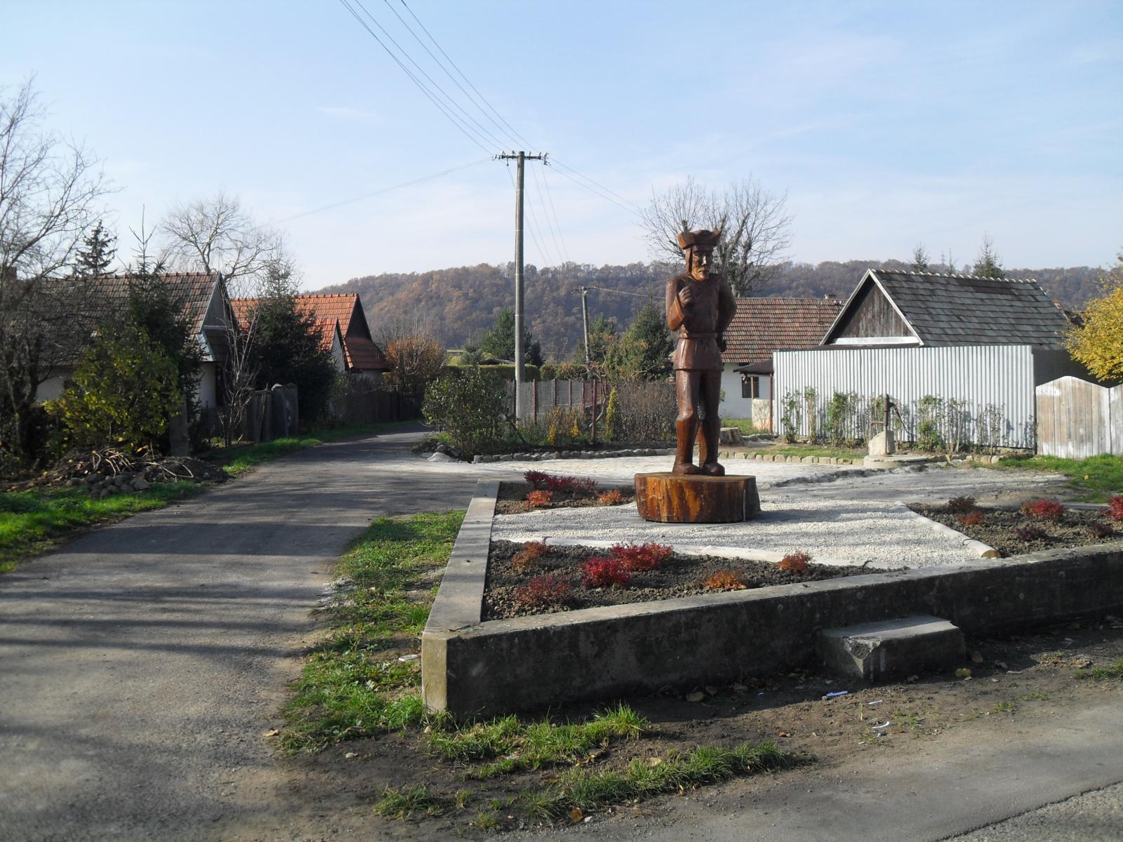 Fotogaléria Obnova námestia pri zvonici v Dolných Turovciach, A kistúri harangláb környéke felújítása (10) Obnova námestia pri zvonici v Dolných Turovciach, A kistúri harangláb környéke felújítása