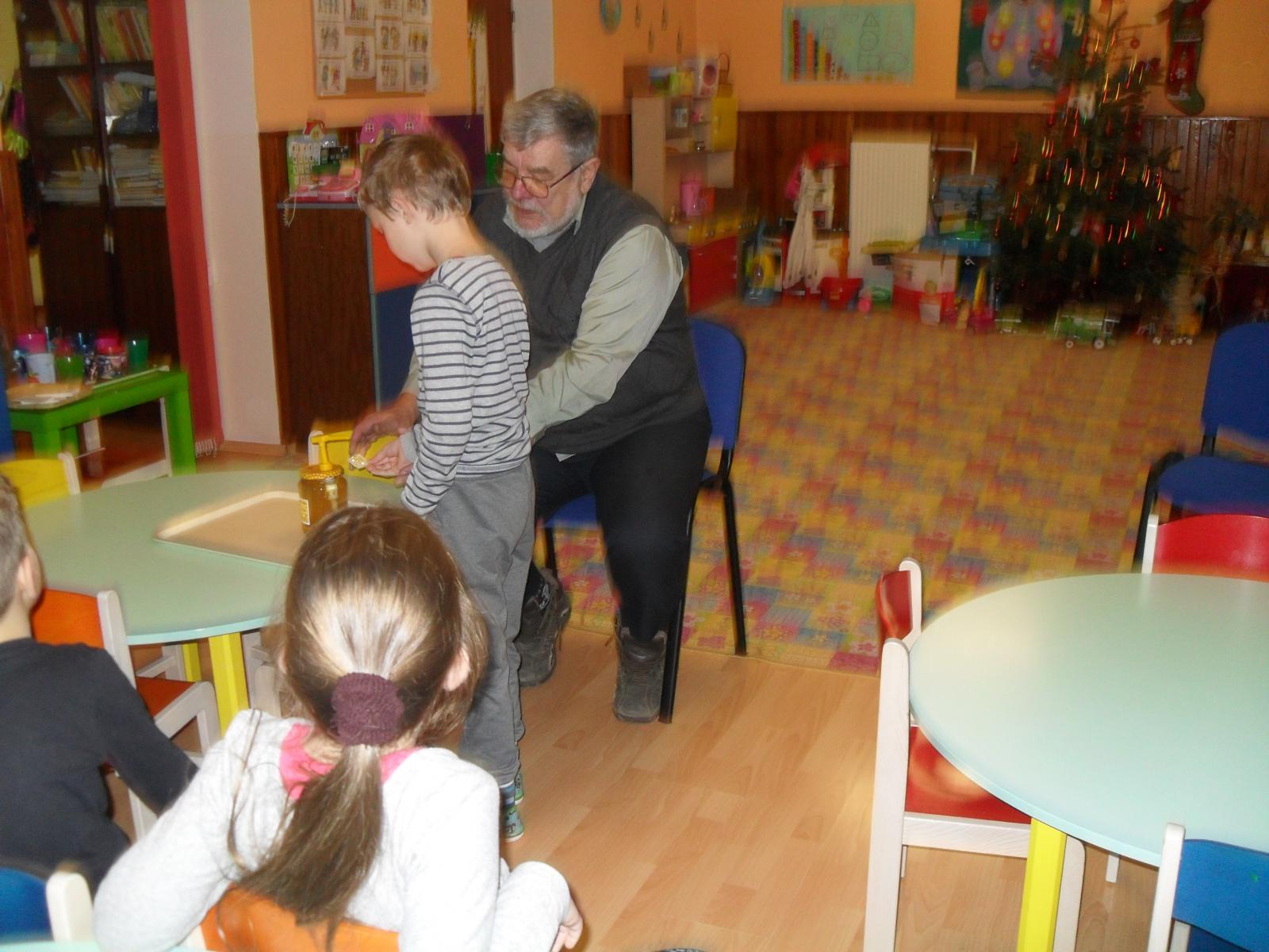 Fotogaléria Návšteva včelárov, Méhészek látogatása 22.12.2016 , (6) Návšteva včelárov, Méhészek látogatása 22.12.2016 ,
